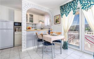 1 Bedroom Amazing Apartment In Kampor 