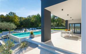 Awesome Home In Barban 