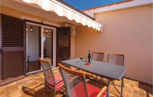 Beautiful Apartment In Dinjiska