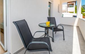 2 Bedroom Cozy Apartment In Banjol