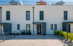 Awesome Home In Novigrad With Kitchen