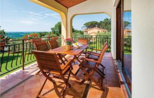 3 Bedroom Cozy Apartment In Nedescina 