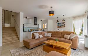 Lovely Home In Premantura With Jacuzzi 