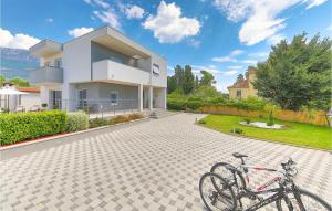 4 Bedroom Nice Home In Kastel Kambelovac 