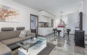 Lovely Home In Rasopasno With Wifi