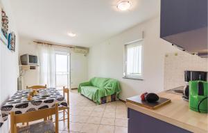 1 Bedroom Stunning Apartment In Pula