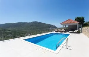 Nice Home In Zrnovnica - 兹诺夫尼卡