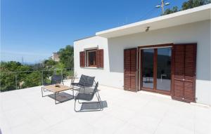 Nice Home In Zrnovnica