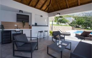 Nice Home In Zrnovnica