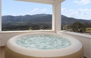 Cozy Apartment In Podgrade