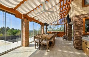 Stunning Home In Donja Poljana