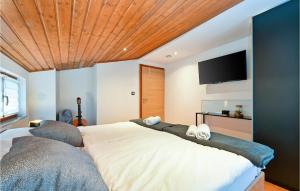 Stunning Home In Donja Poljana 