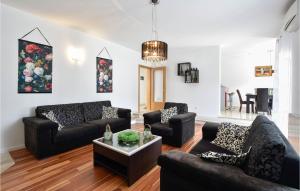 4 Bedroom Lovely Home In Solin 