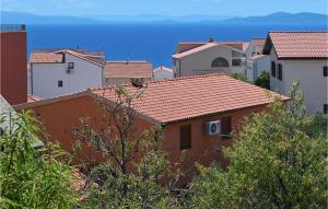 Amazing Apartment In Okrug Gornji 