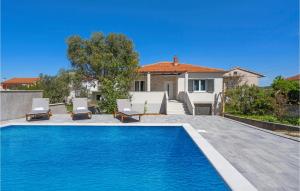 2 Bedroom Nice Home In Betina