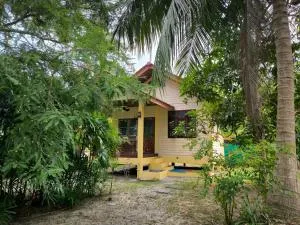 Cozy house near the sea - Ban Na We