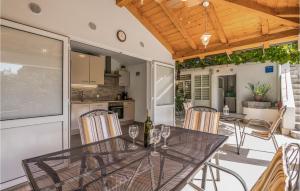 1 Bedroom Amazing Apartment In Krk 