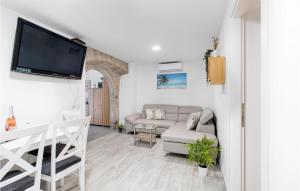 1 Bedroom Amazing Apartment In Krk 