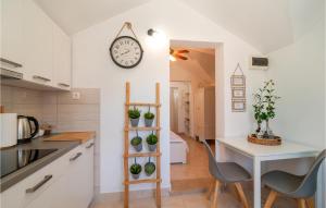 1 Bedroom Stunning Home In Postira