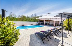 Pet Friendly Home In Zaton