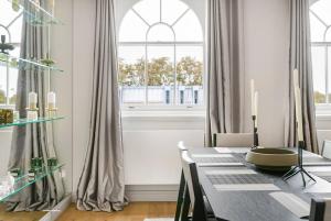 Penthouse Overlooking Hyde Park