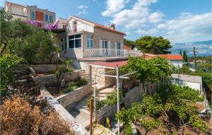 3 Bedroom Awesome Home In Splitska