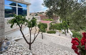 3 Bedroom Awesome Home In Splitska