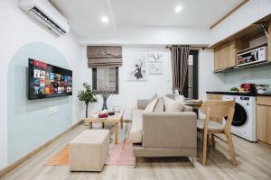 Căn Hộ Nhìn Ra Vườn (Apartment with Garden View)