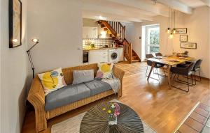 Maisons de vacances Cozy Home In Plouguerneau With Wifi : photos des chambres