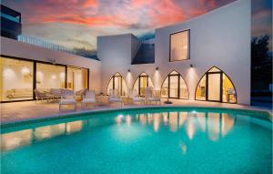 Cozy Home In Srima With Kitchen - 5hvězdičkové hotely ve městě Srima