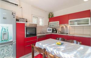 3 Bedroom Awesome Home In Splitska