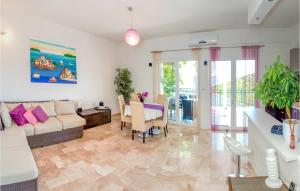 2 Bedroom Lovely Apartment In Vinisce