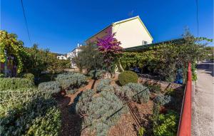 3 Bedroom Awesome Home In Poljica