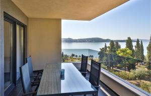 Gorgeous Apartment In Seget Donji