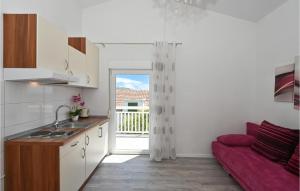 Amazing Apartment In Okrug Gornji 