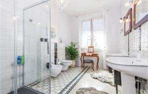 Stunning Home In Icici