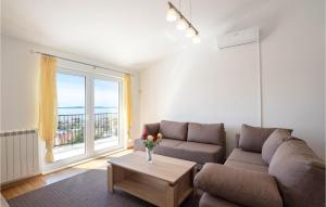 2 Bedroom Nice Apartment In Podstrana 
