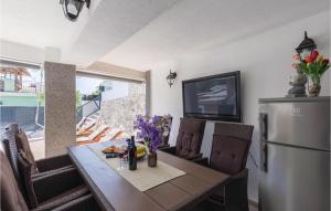 Four-Bedroom Apartment In Klek