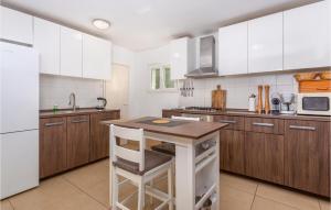4 Bedroom Pet Friendly Home In Malinska 
