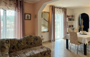 3 Bedroom Awesome Home In Splitska 