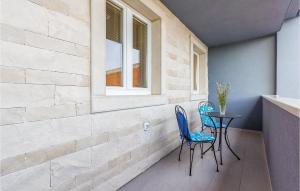 Cozy Home In Bratulici With Kitchen