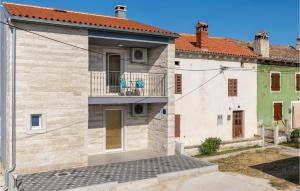 Cozy Home In Bratulici With Kitchen