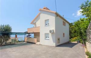 Awesome Apartment In Jesenice With Wifi