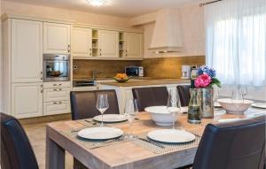 Beautiful Home In Turcic With Wifi 