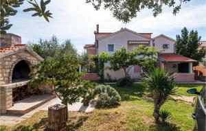 Stunning Apartment In Sv,filip I Jakov 
