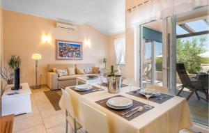 Beautiful Home In Liznjan With House Sea View 