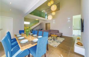 Nice Home In Kastel Kambelovac With Kitchen 