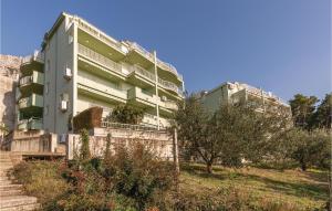 Stunning Apartment In Brela With Wifi 