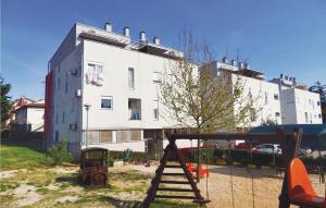 Lovely Apartment In Umag With Kitchen 
