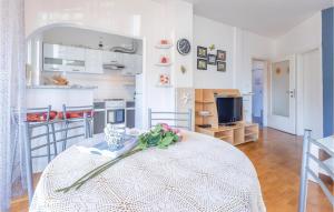 Lovely Apartment In Umag With Kitchen